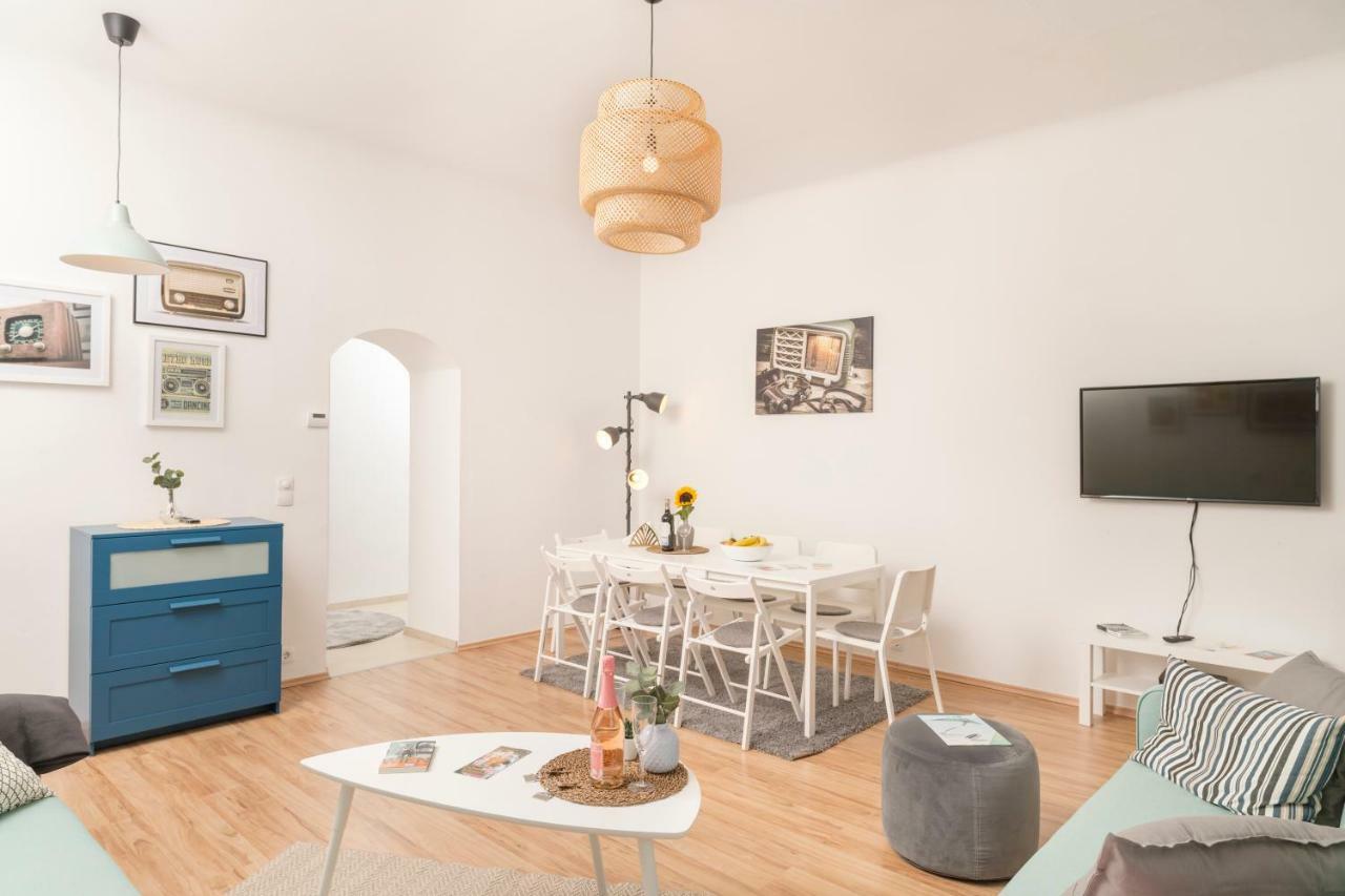 Apartment Spittelau Spacious Bright Contactless Selfcheckin Metro Train Station