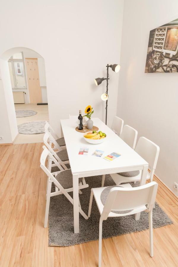 Spittelau Spacious Bright Contactless Selfcheckin Metro Train Station Apartment